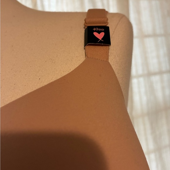 NWT Victoria’s Secret Incredible Bra Padded No Wire 40DD - Picture 2 of 4